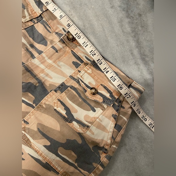 Express Size 12 Shortie Mid Rise Stretch Punk Gray Camo Cut Off Cargo Shorts - Picture 10 of 12